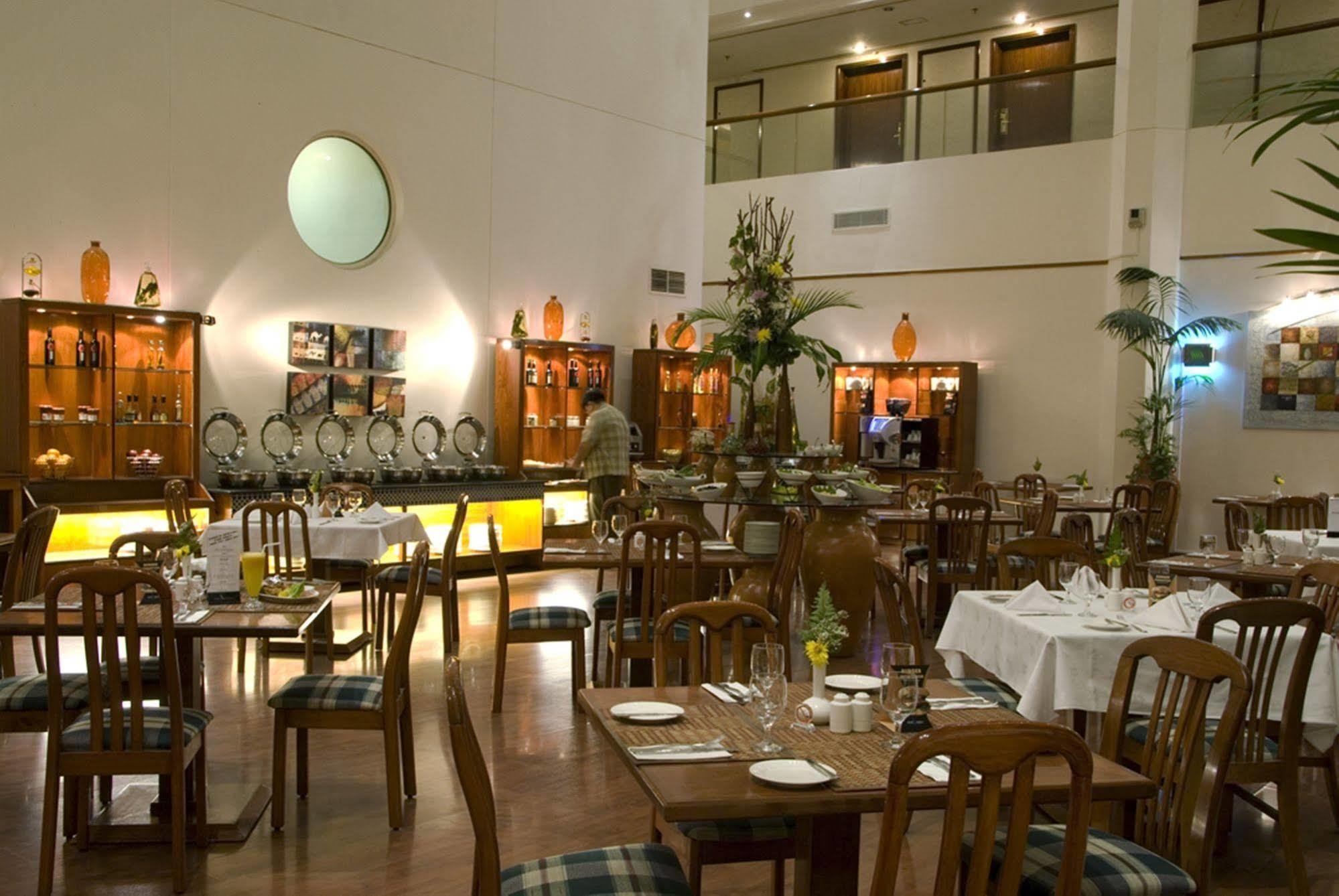 Hotel Avari 4*
