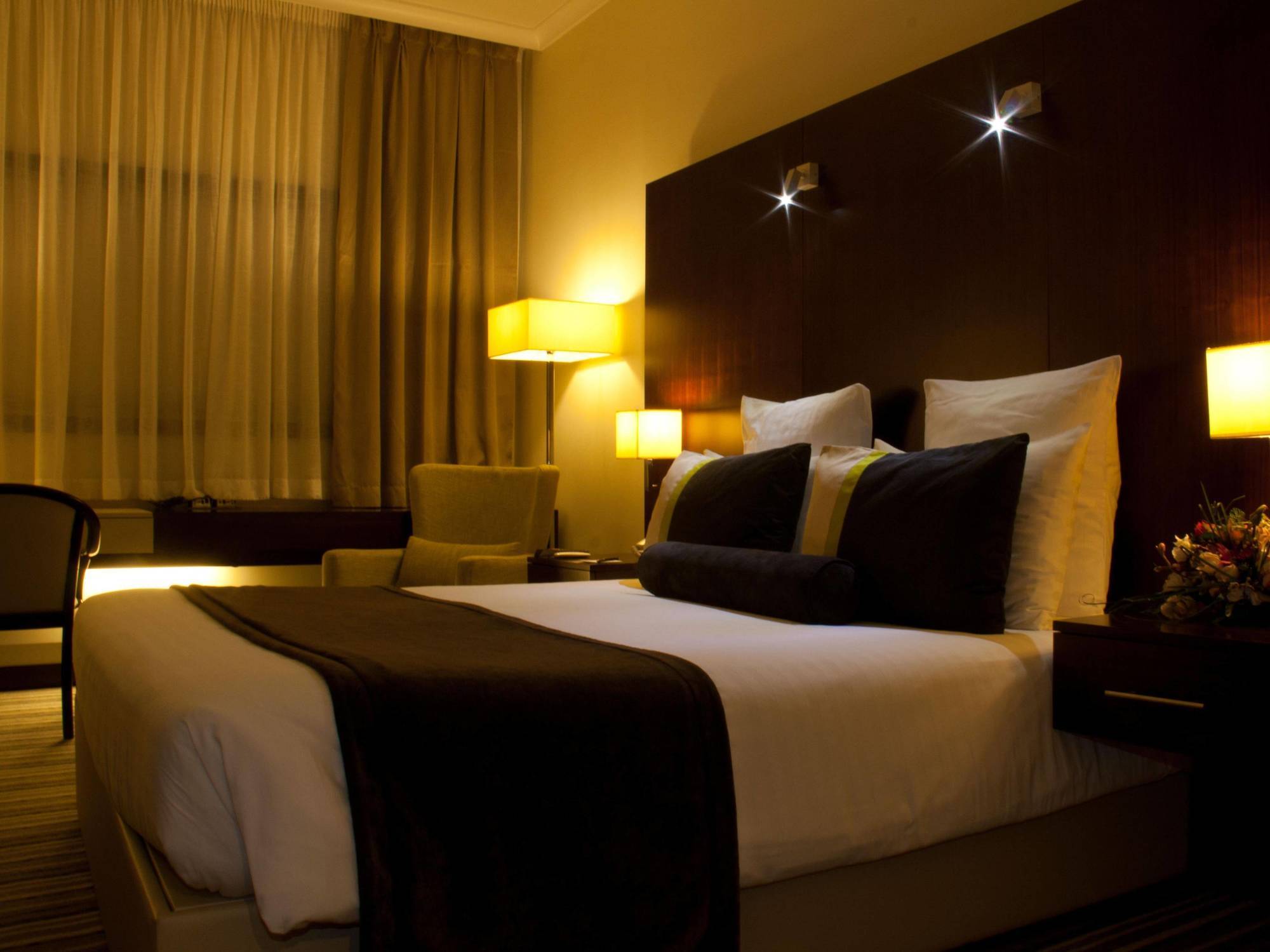 Hotel Avari 4*