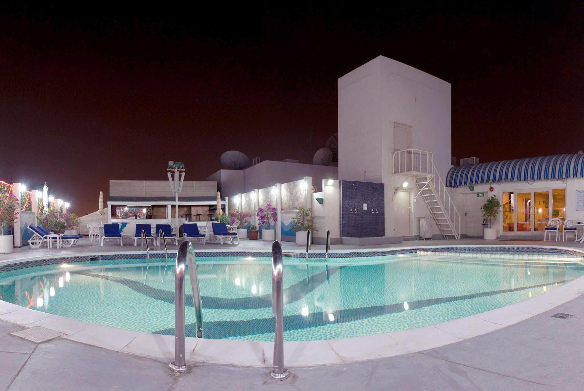 Avari 4*