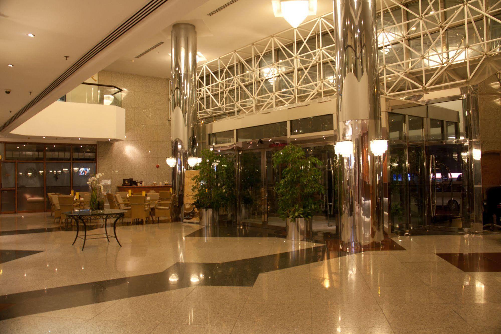 Avari Hotel 4*