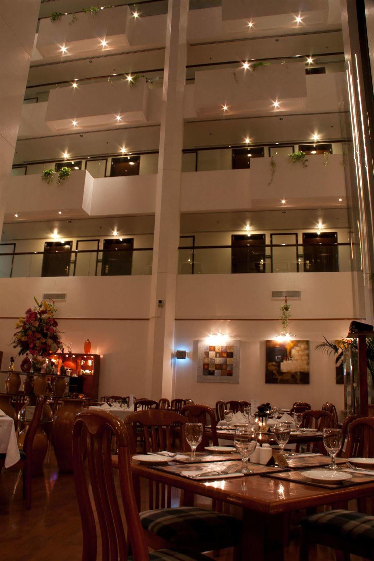 Avari 4*