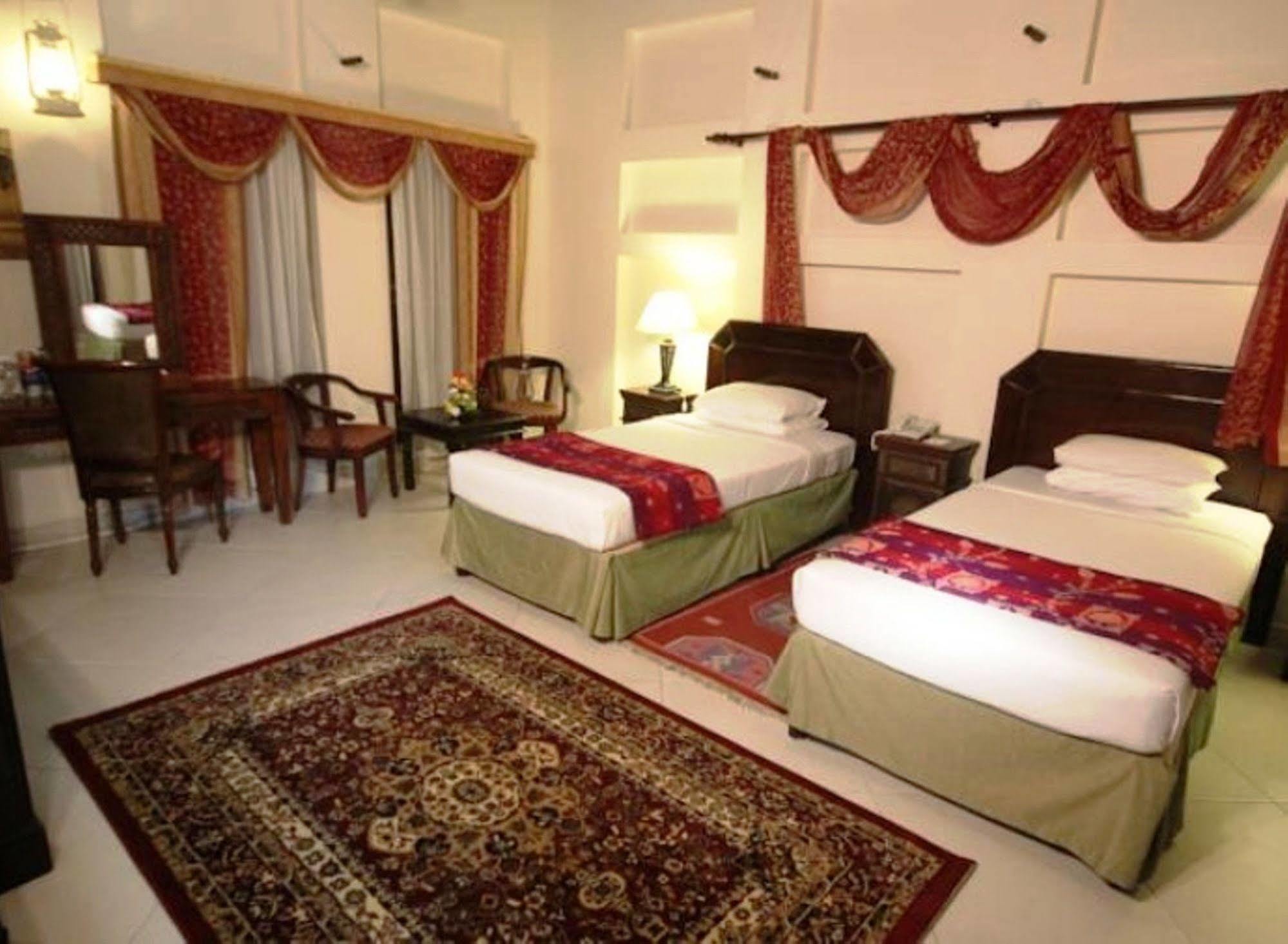 Pensión Orient 3*