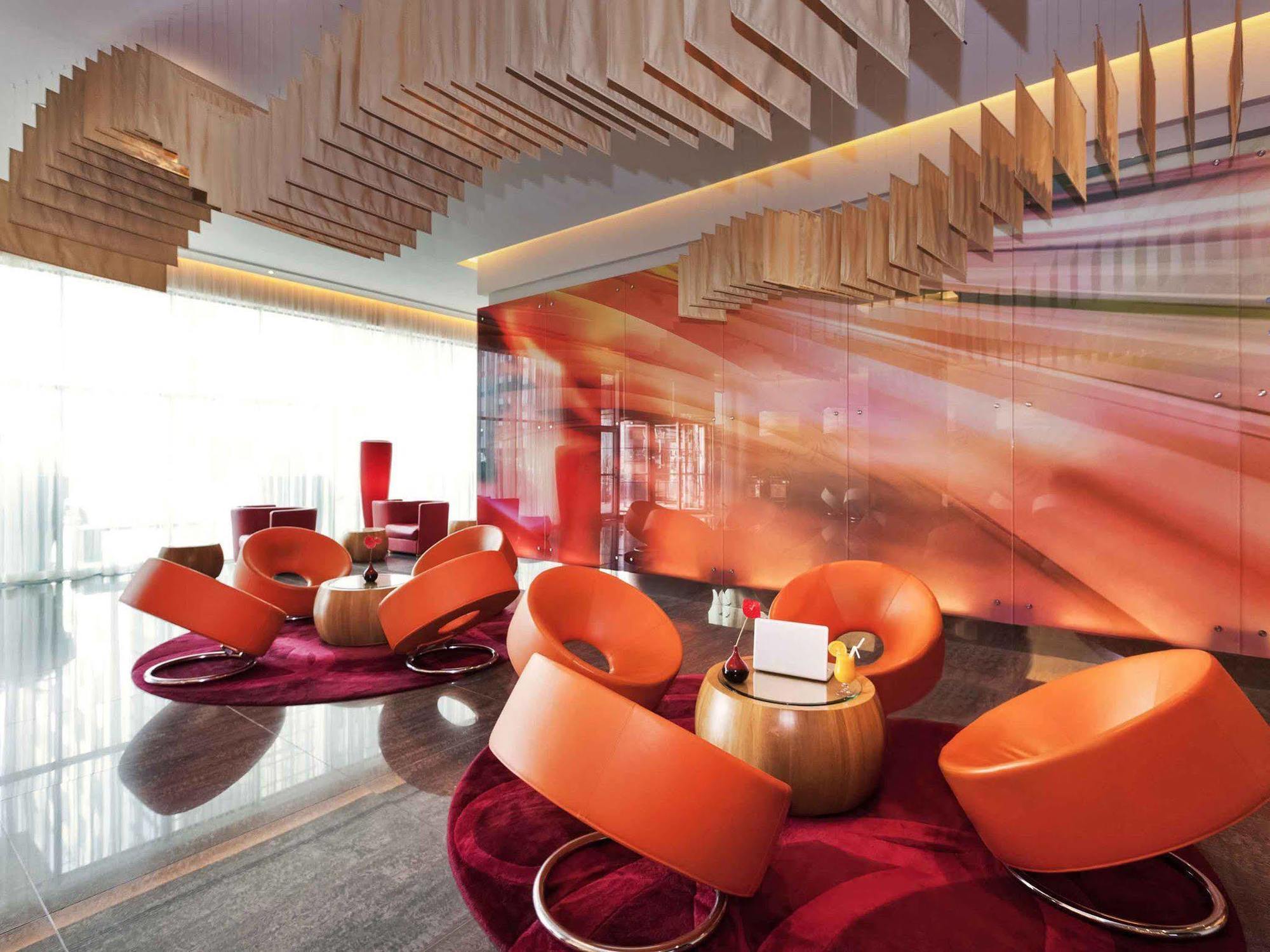 Ibis Mall Avenue Hotel 3*