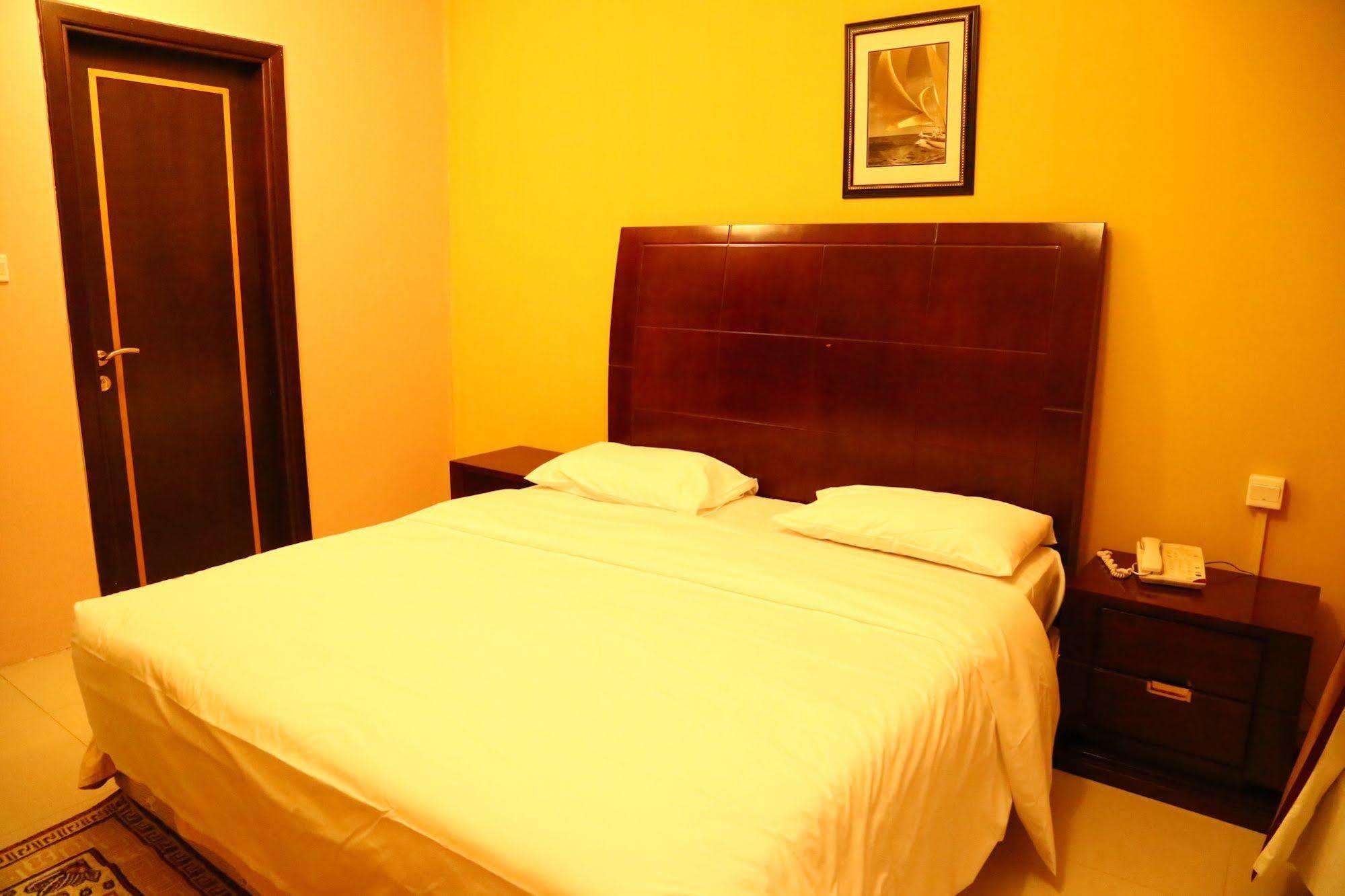 Golden Square Hotel 3*
