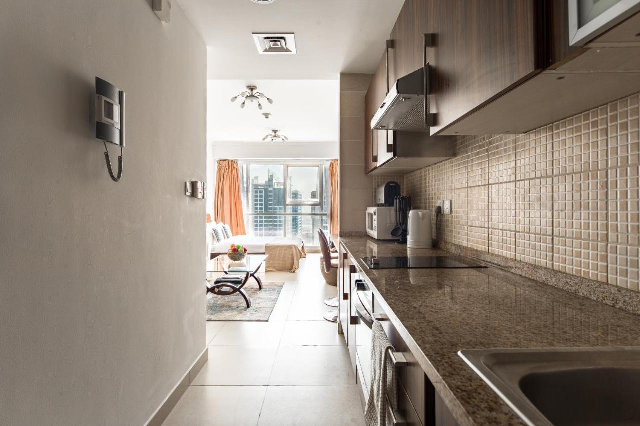 Frank Porter - Goldcrest Executive Appartement