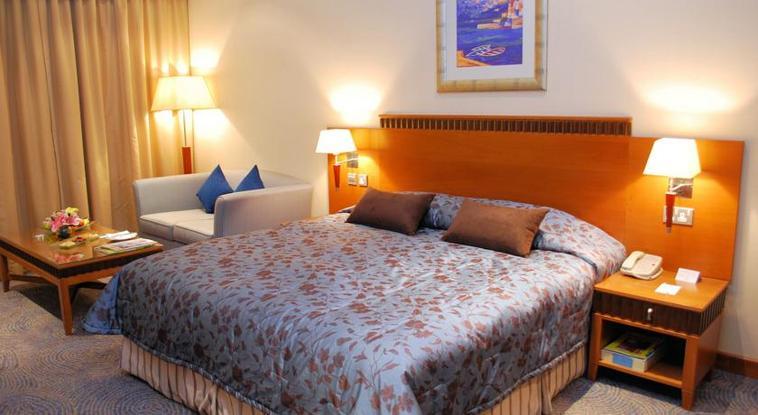 Hotell Golden Tulip Media 4*