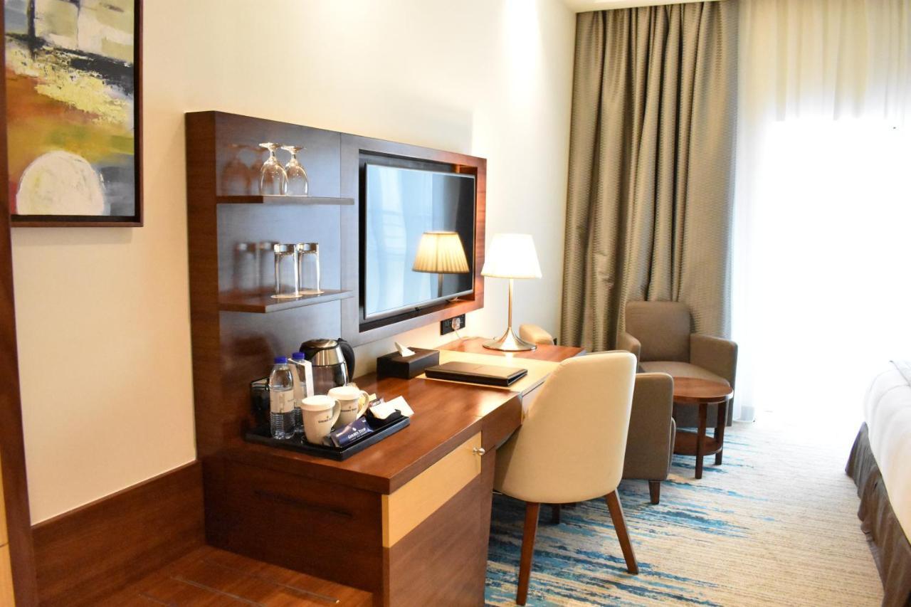 Golden Tulip Media Hotell Dubai