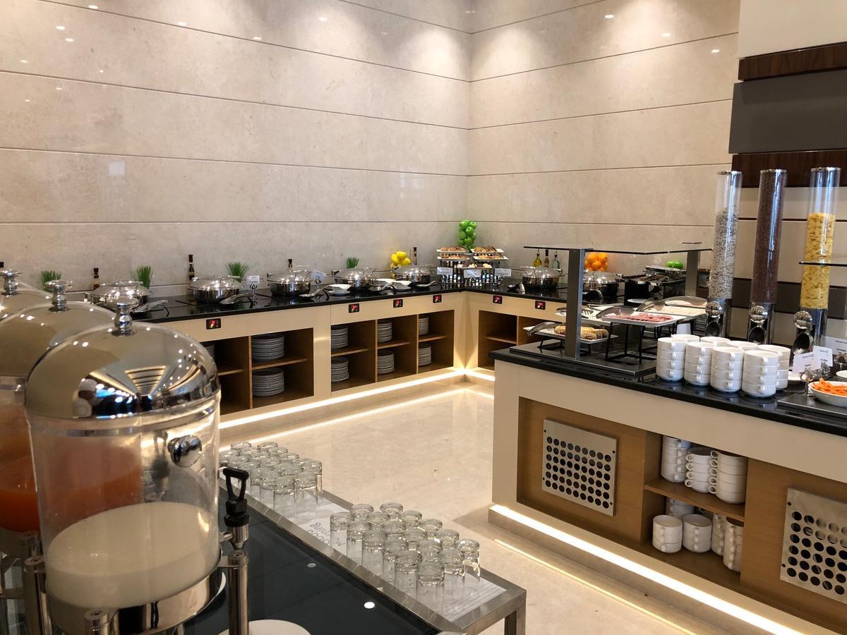 Golden Tulip Media 4* Dubai