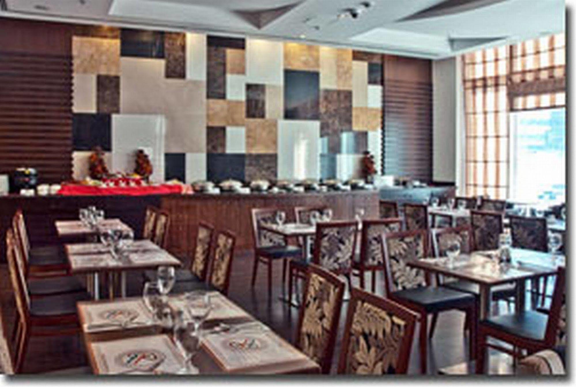 Hotel Ramee Rose Dubai