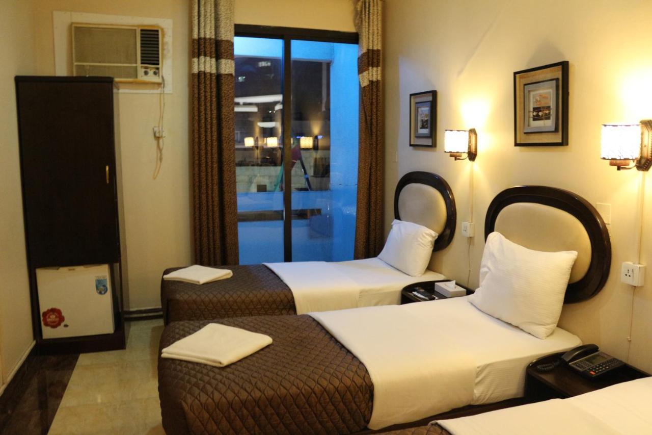 Grand Sina Hotel *