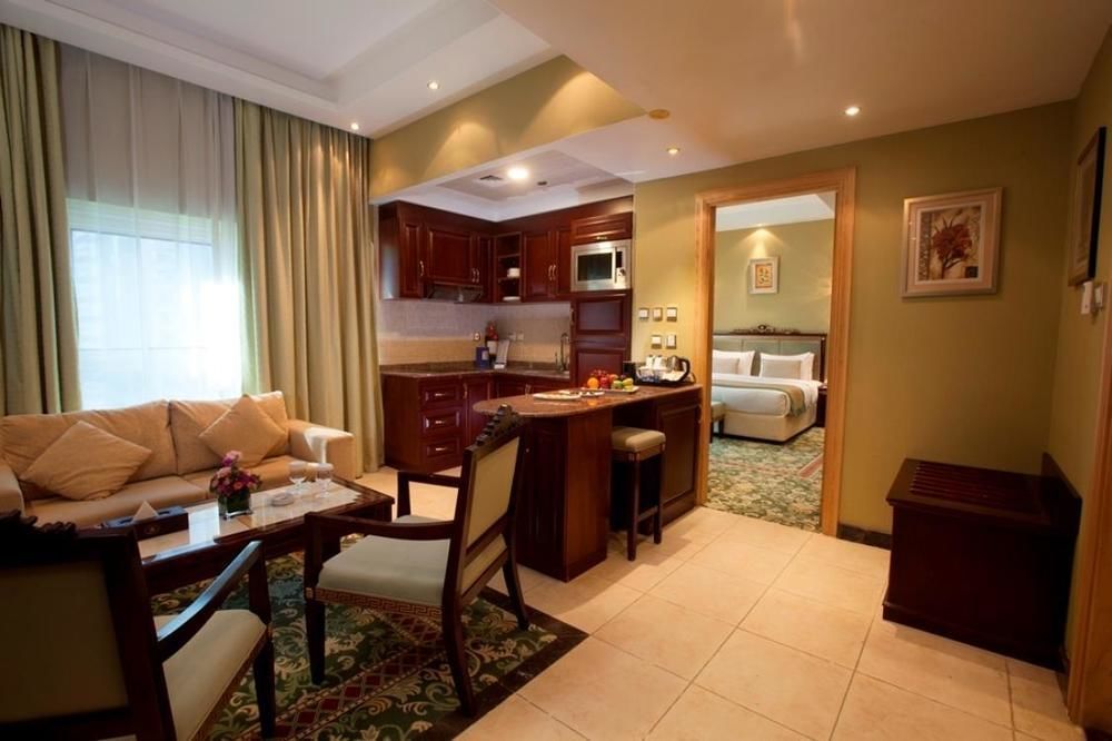 Golden Tulip Media Hotell 4*