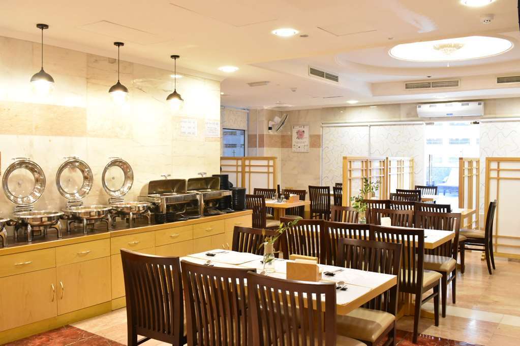 Hotell Golden Tulip Media 4*