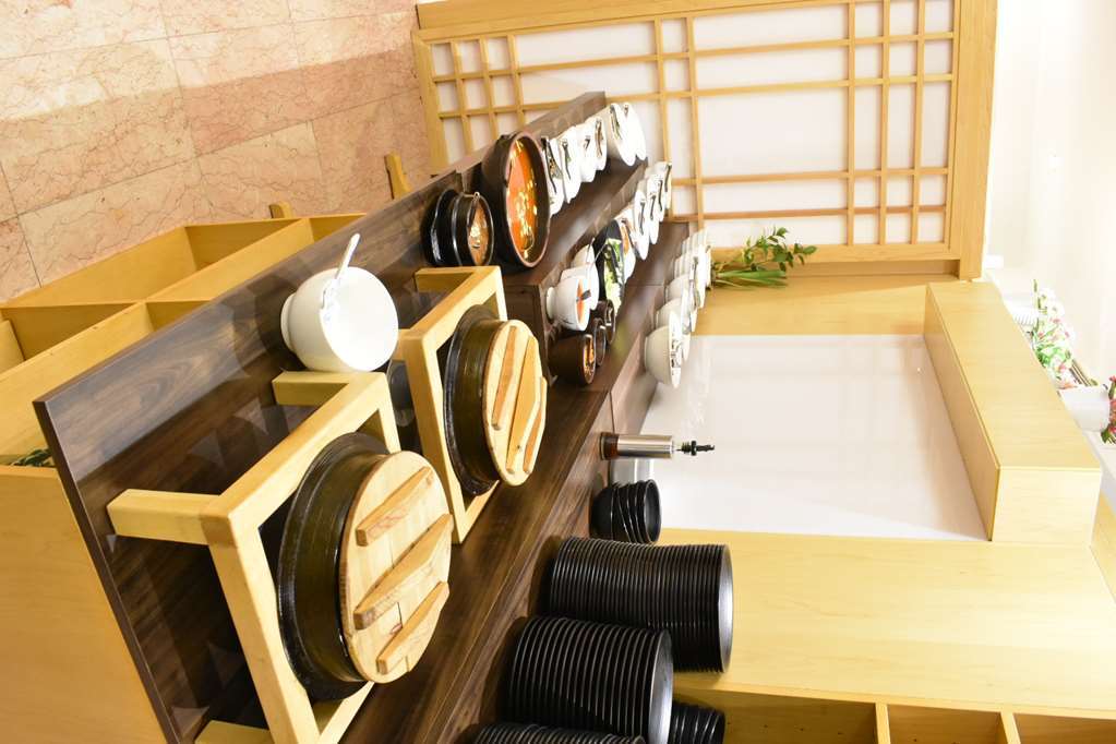 Golden Tulip Media 4*