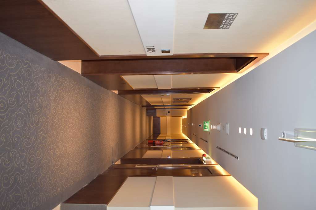Golden Tulip Media 4*