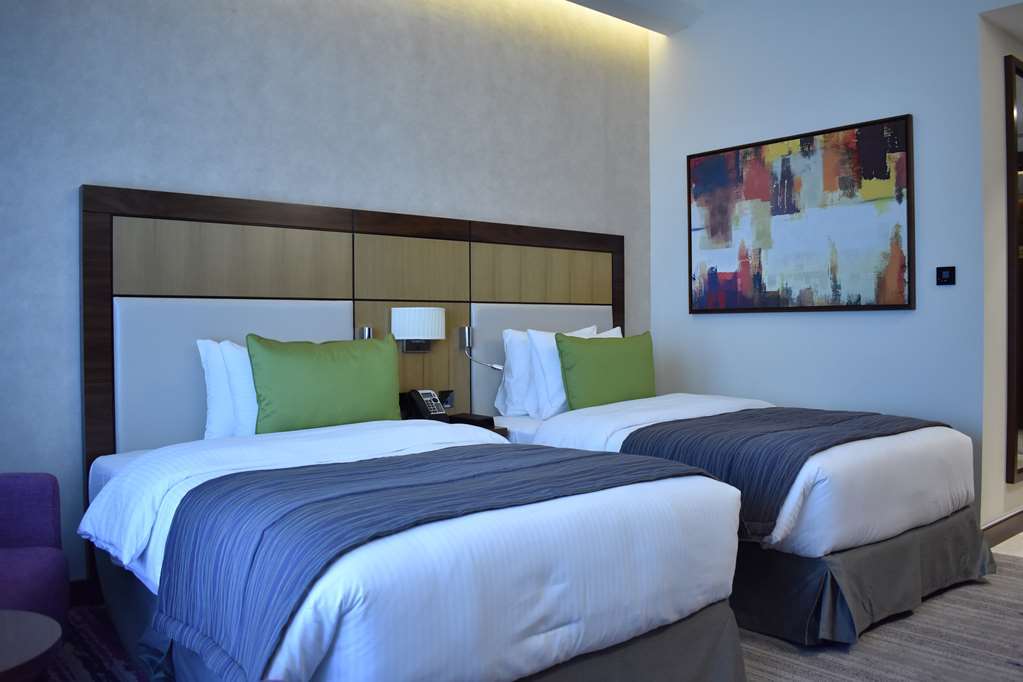 Golden Tulip Media 4* Dubai