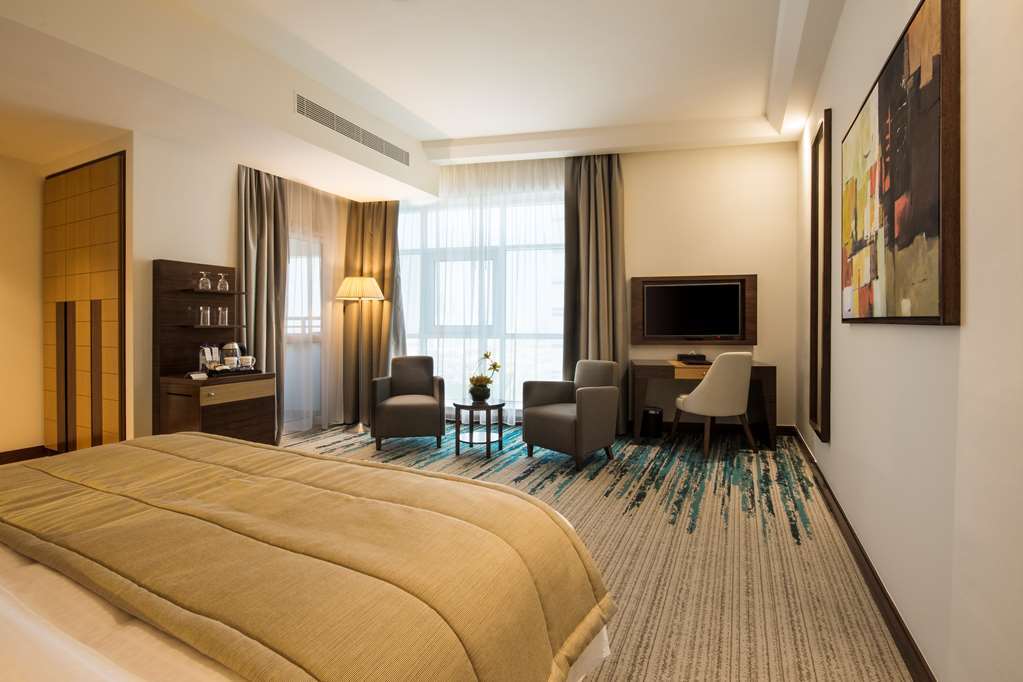 Golden Tulip Media Hotell Dubai