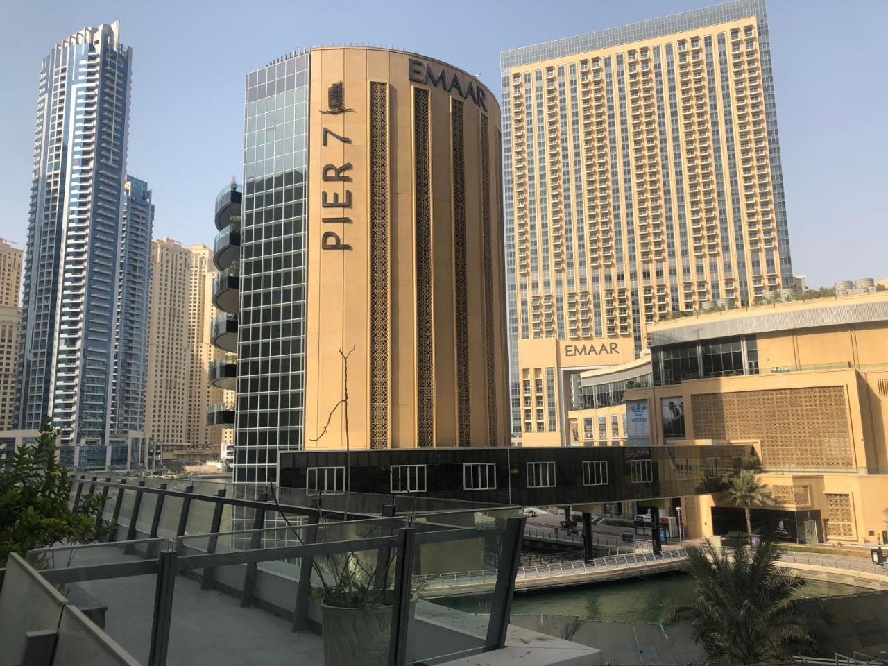 Backpacker Tina Albergue Dubai