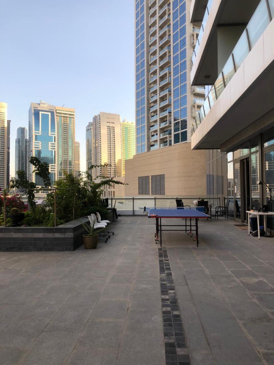 Backpacker Tina Albergue Dubai