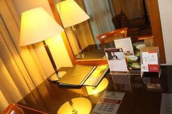 Country Club Hotel