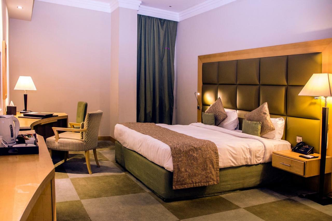 Halo Hotel 4*