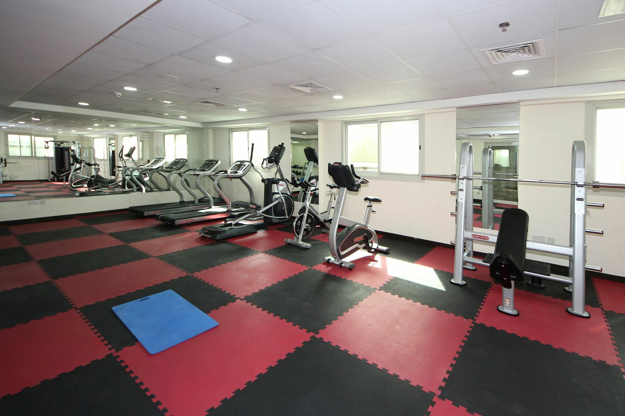 Spacious 2 Bedroom In Al Telal 11, Al Barsha 1 *