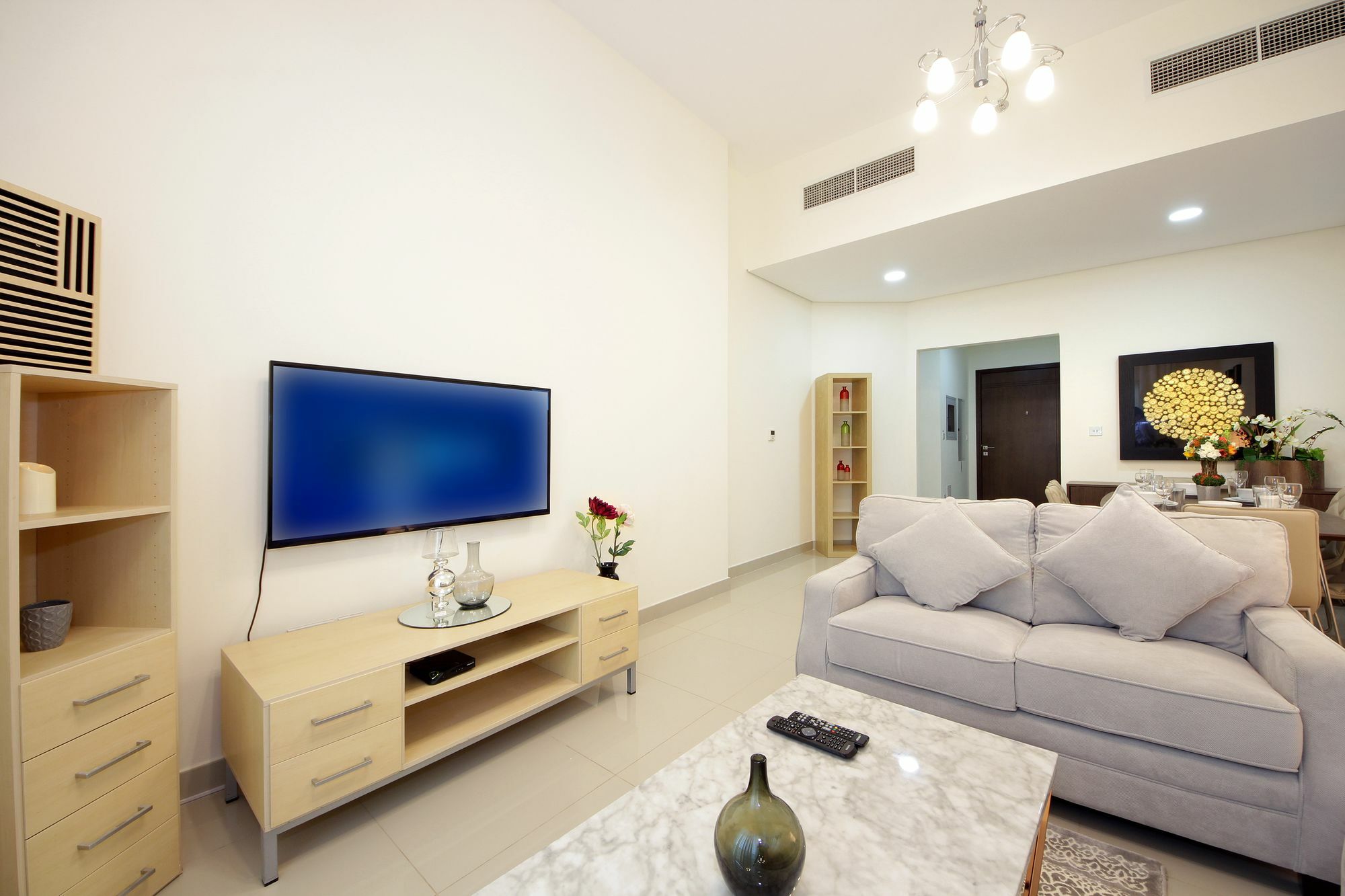 Spacious 2 Bedroom In Al Telal 11, Al Barsha 1 *