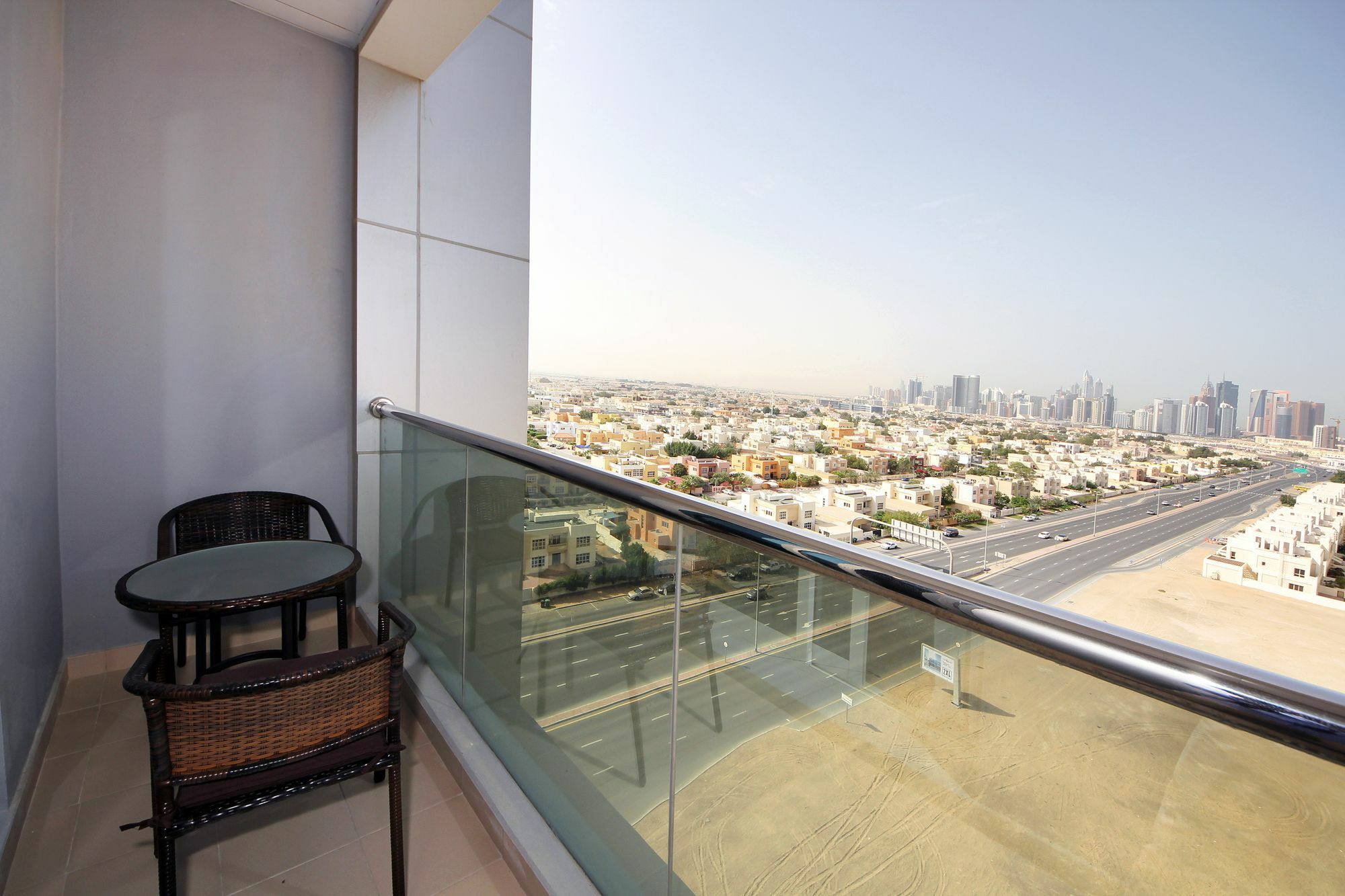 Spacious 2 Bedroom In Al Telal 11, Al Barsha 1 *