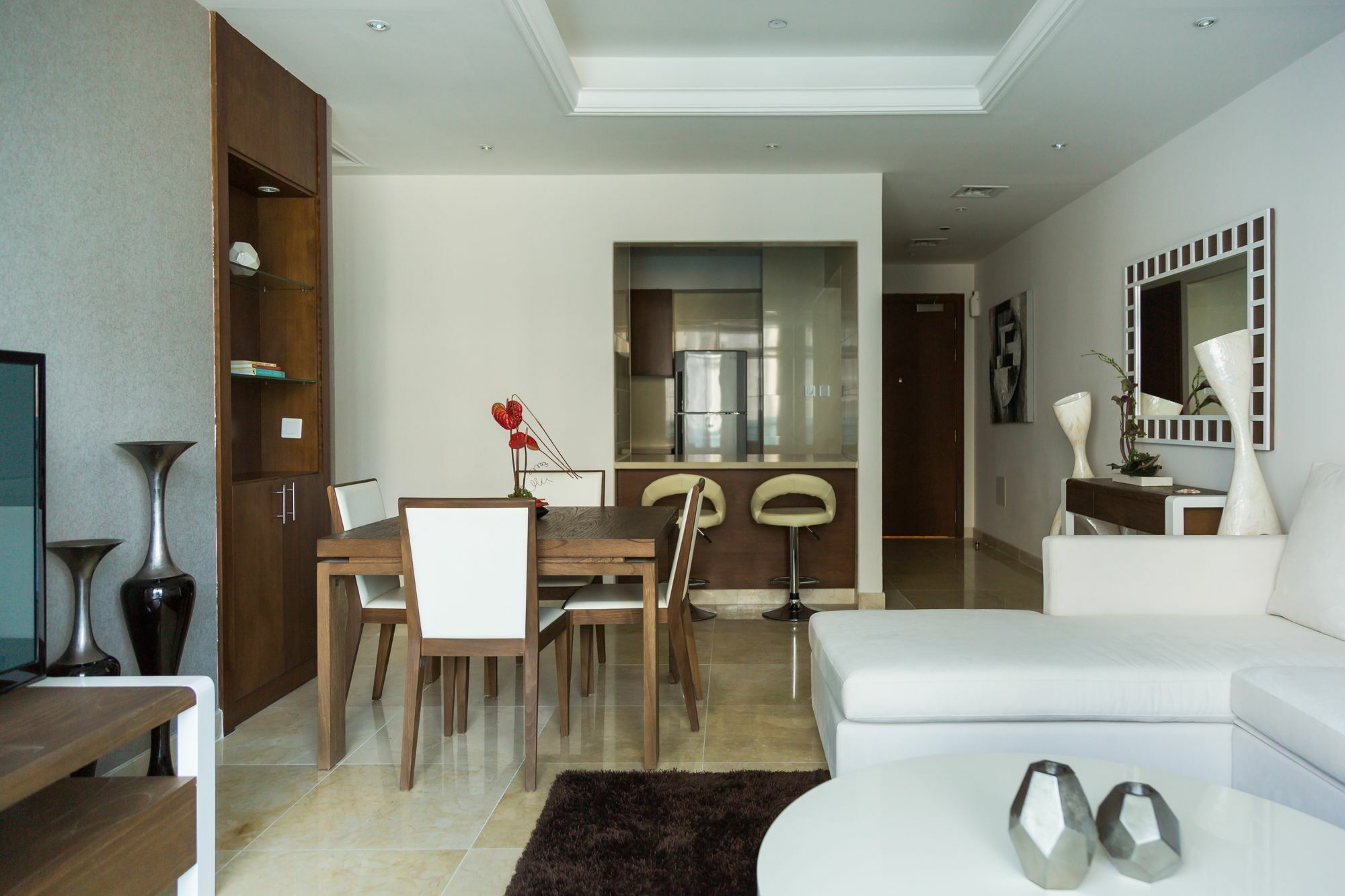 Higuests - Orra * Dubai