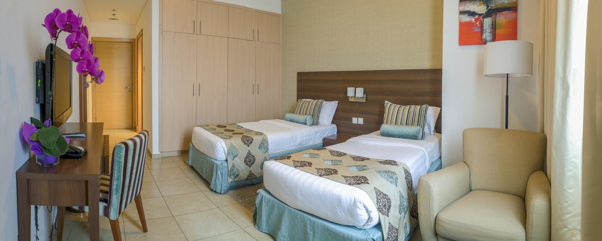 Nojoum Llc 4*