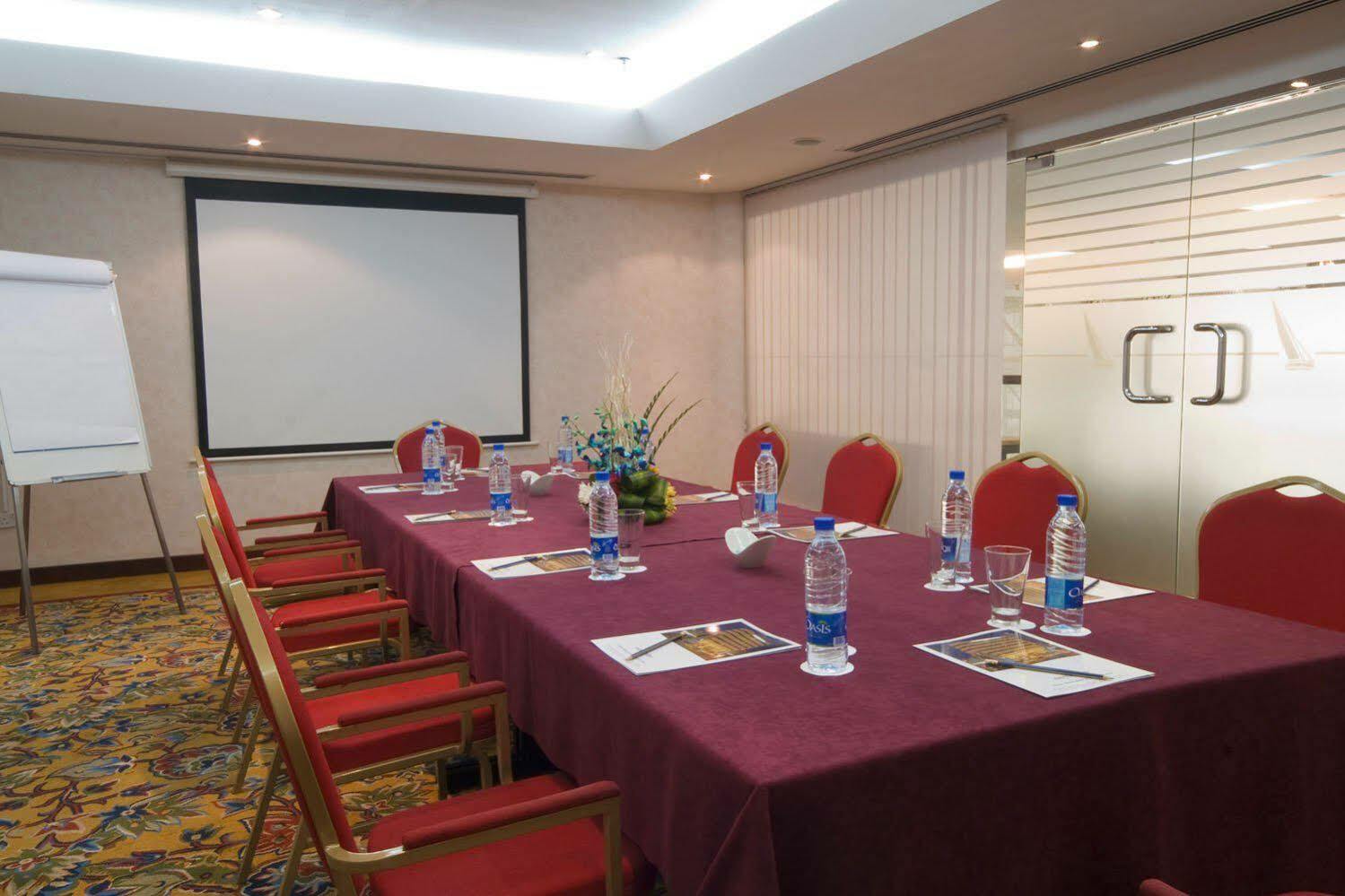 Hotel Avari 4*