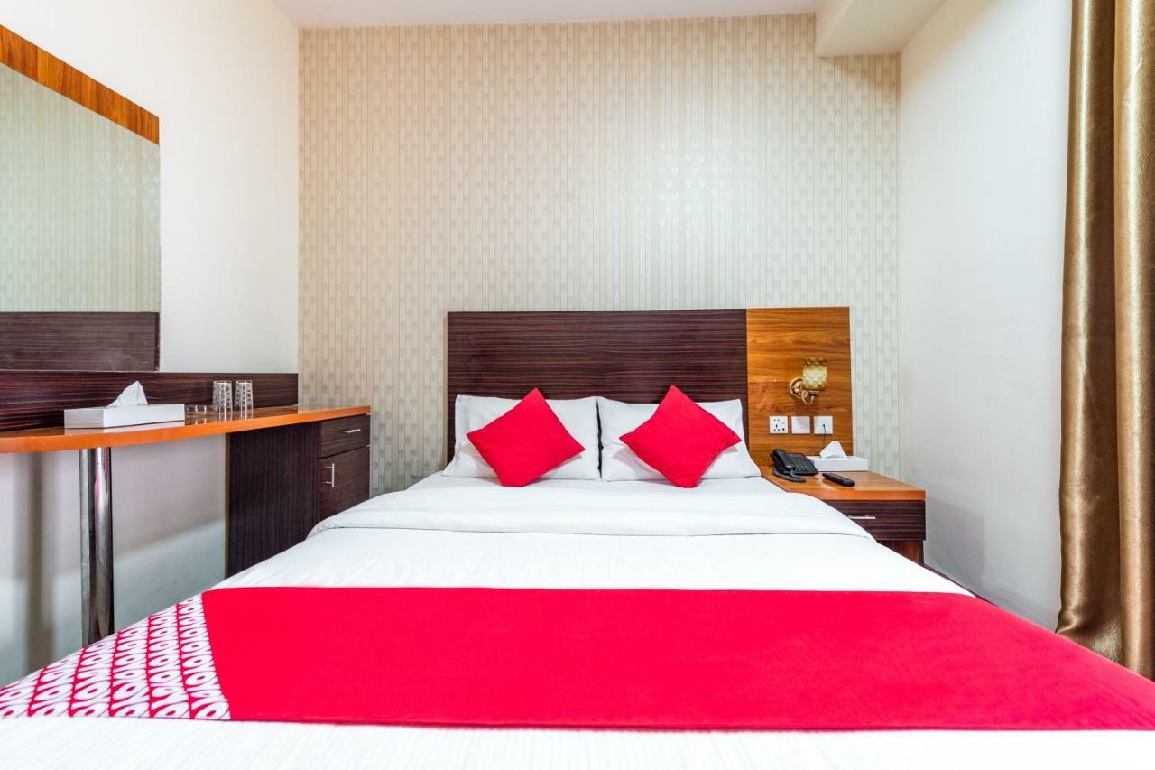 Central Paris Hotel, Baniyas Square