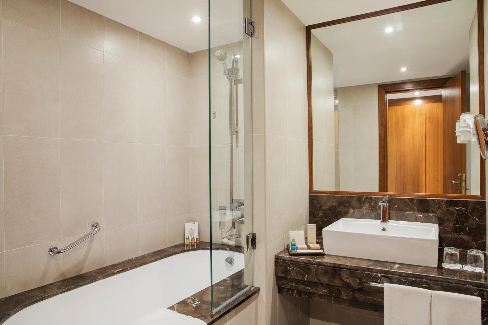 Hotel Jumeira Rotana - 4*