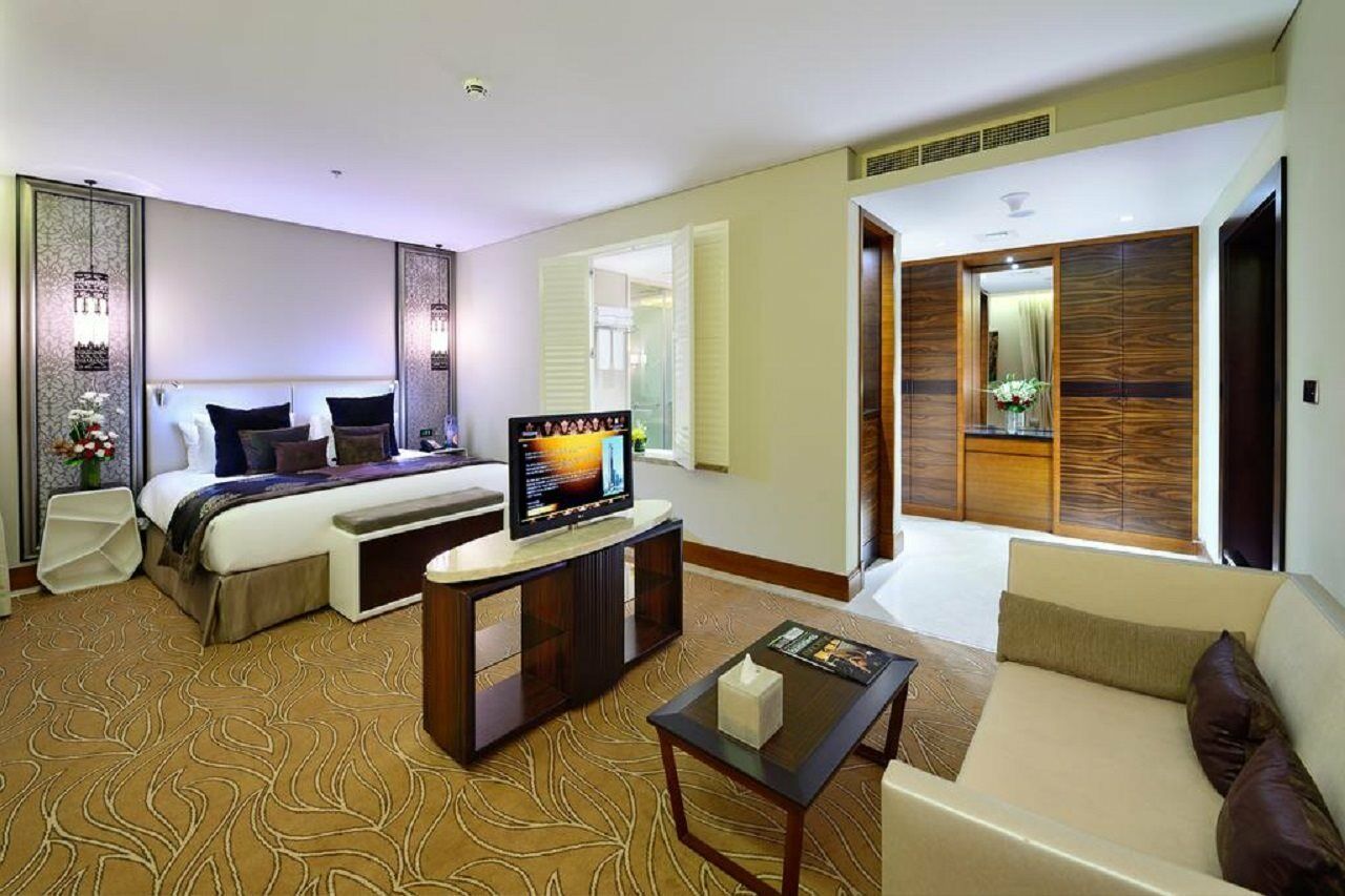 The Tower Plaza Hotell