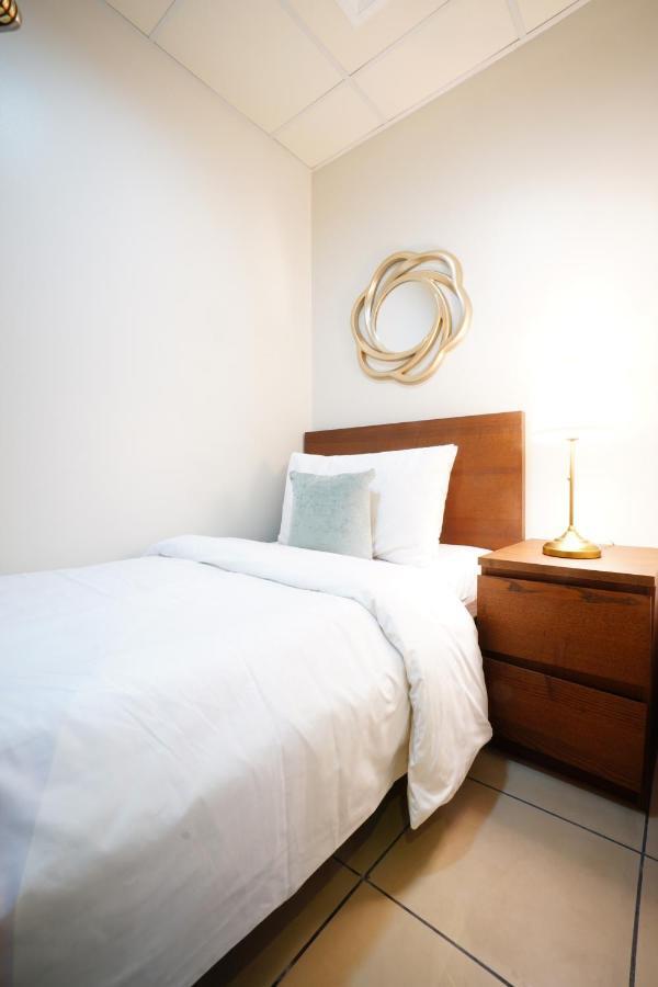 Two Continents Holiday Homes - Sea And Palm Jumeriah View Four Bedroom -free Airport Pick-up Apartamento *