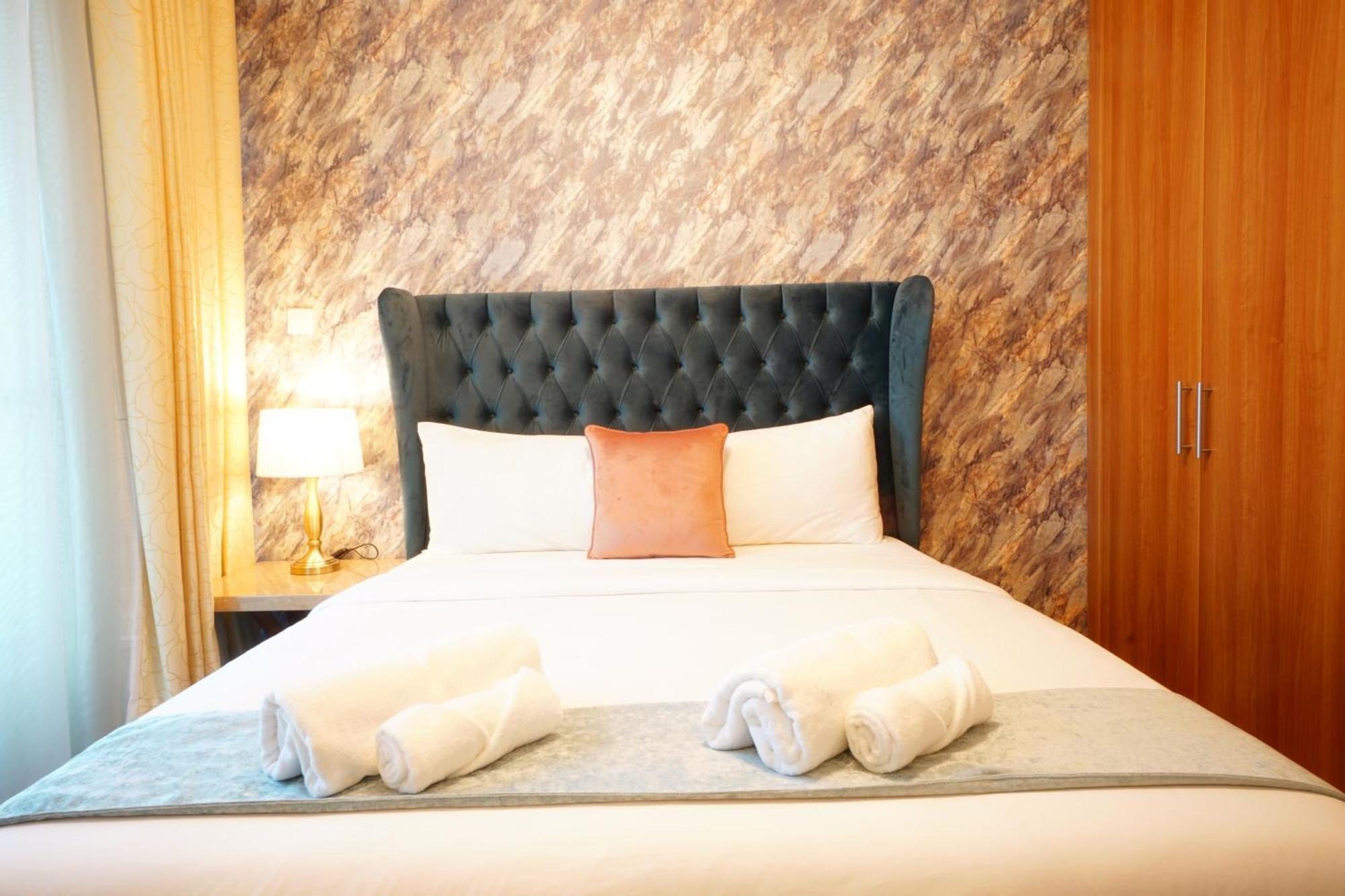 Two Continents Holiday Homes - Sea And Palm Jumeriah View Four Bedroom -free Airport Pick-up * Dubái