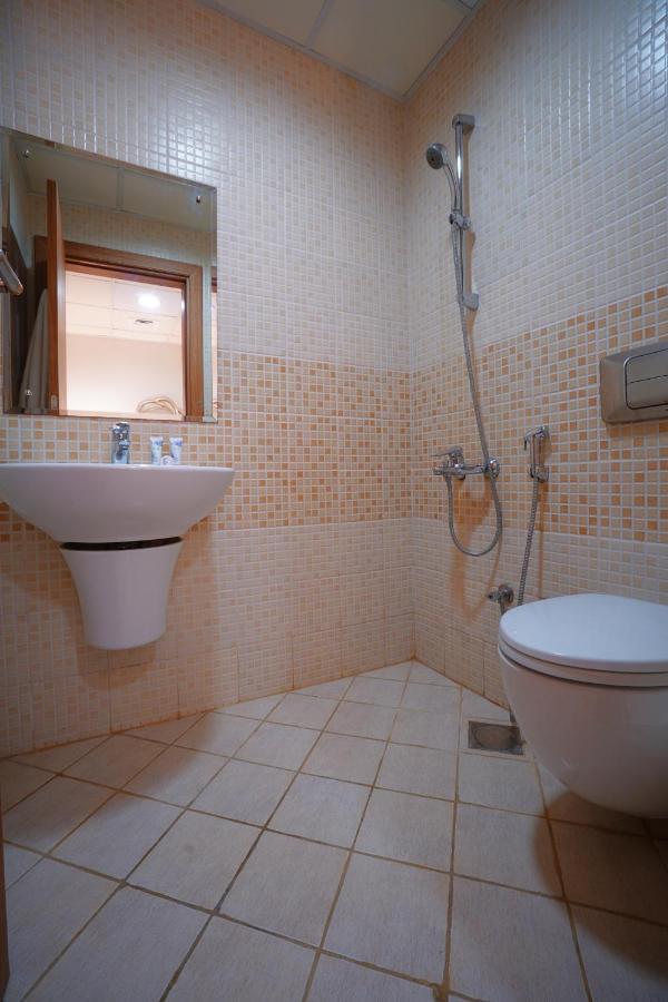 Two Continents Holiday Homes - Sea And Palm Jumeriah View Four Bedroom -free Airport Pick-up Dubái