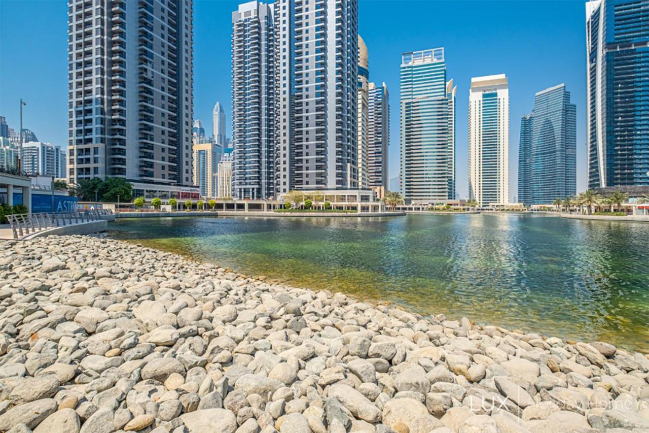 Lux - The Ultimate Lake View * Dubai