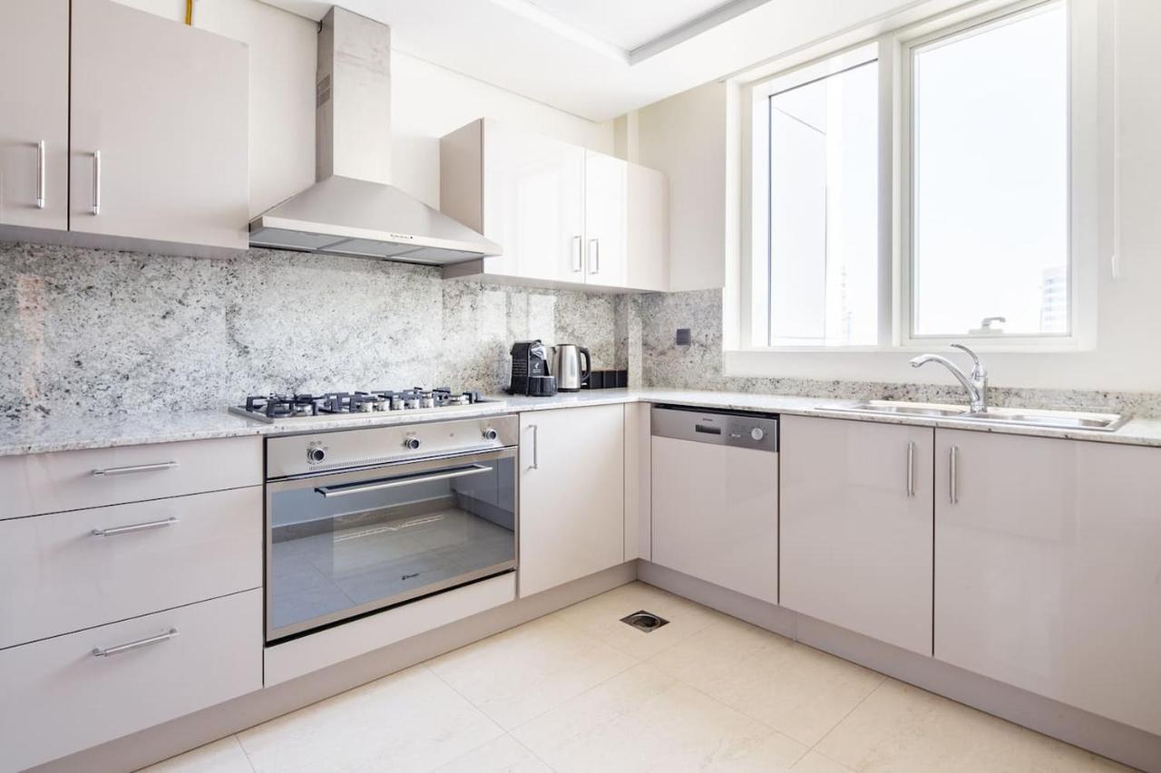 Frank Porter - Mon Reve Apartemen Dubai