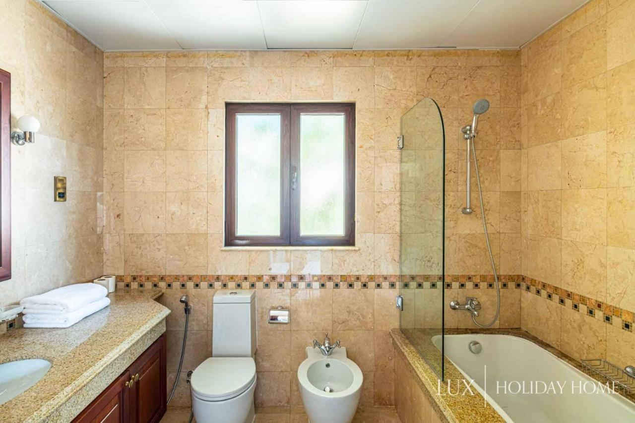Lux - The Paradise Palace Villa *