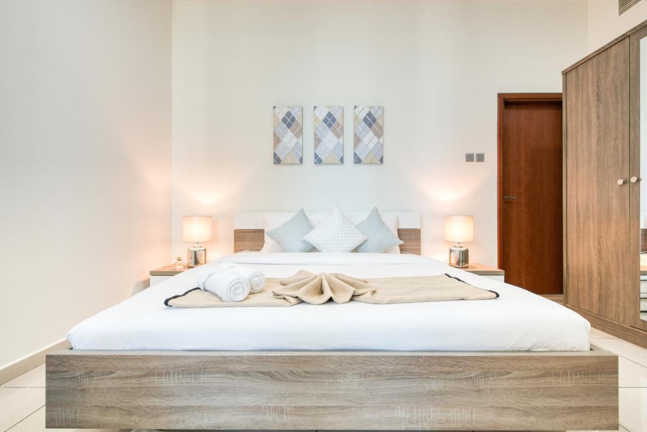 Lovely 2br At Marina Pinnacle Marina By Deluxe Homes