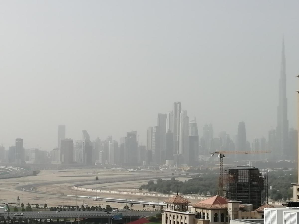 Apartemen Cozy 1br With Pool And Gym 10mins Away By Drive To Dxb Airport Dubai