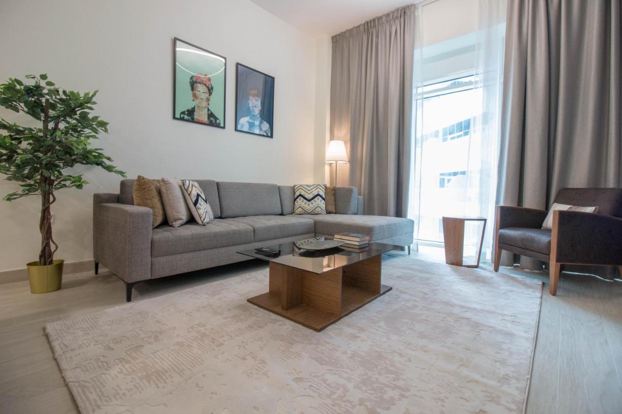Cozy 1br With Pool And Gym 10mins Away By Drive To Dxb Airport Apartemen Dubai