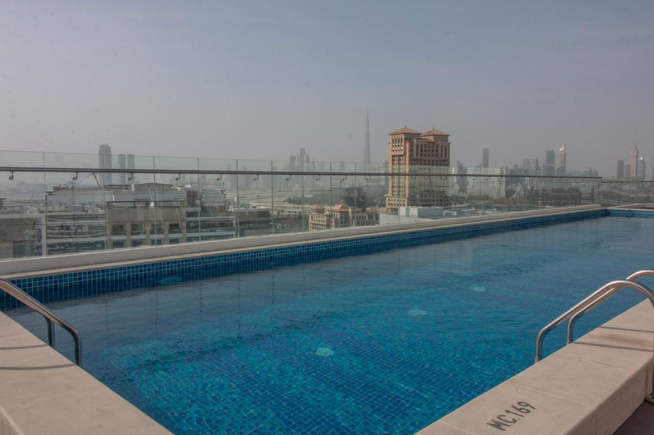 Cozy 1br With Pool And Gym 10mins Away By Drive To Dxb Airport Apartemen