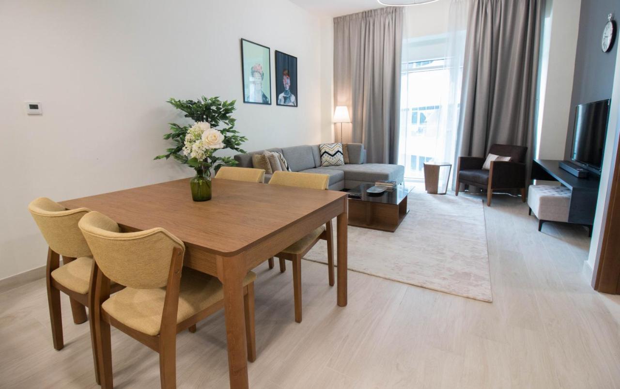 Cozy 1br With Pool And Gym 10mins Away By Drive To Dxb Airport Apartemen Dubai