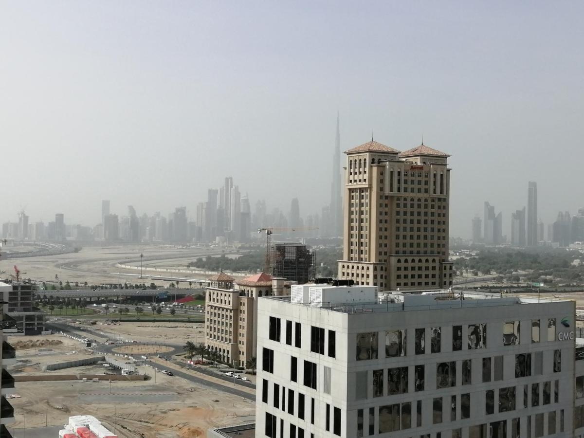 Apartemen Cozy 1br With Pool And Gym 10mins Away By Drive To Dxb Airport Dubai