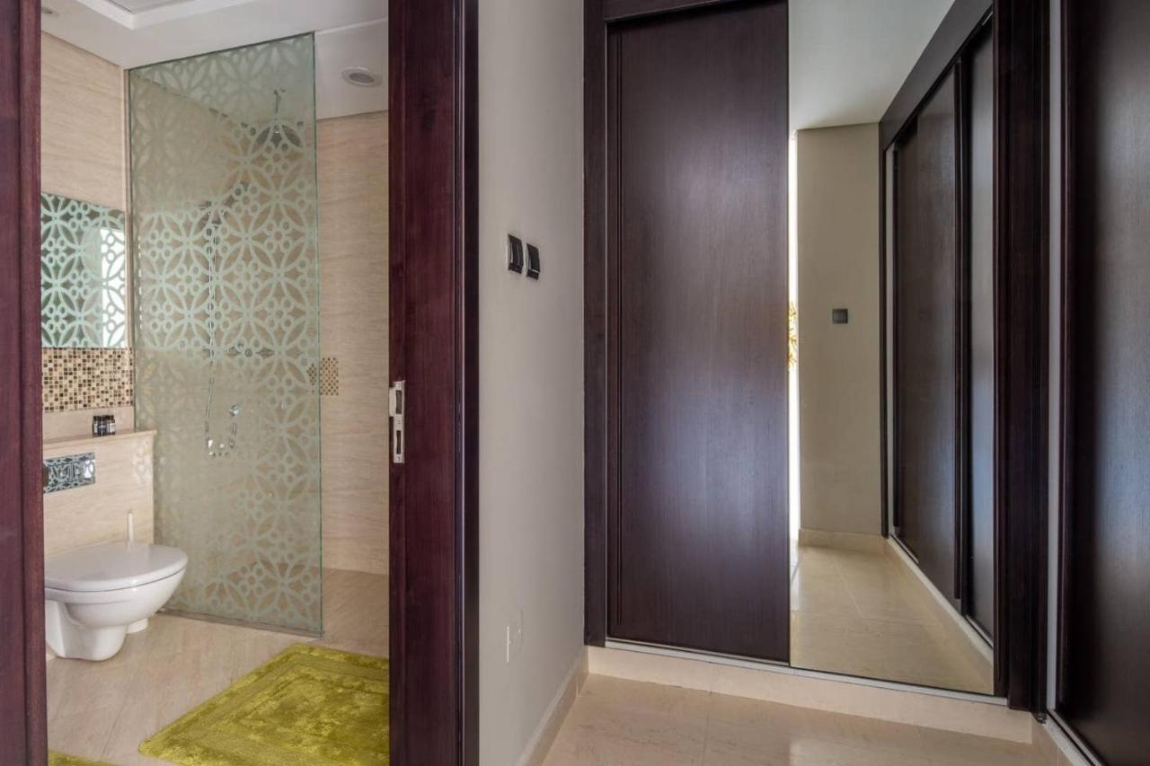 Frank Porter - Mon Reve Apartment Dubai
