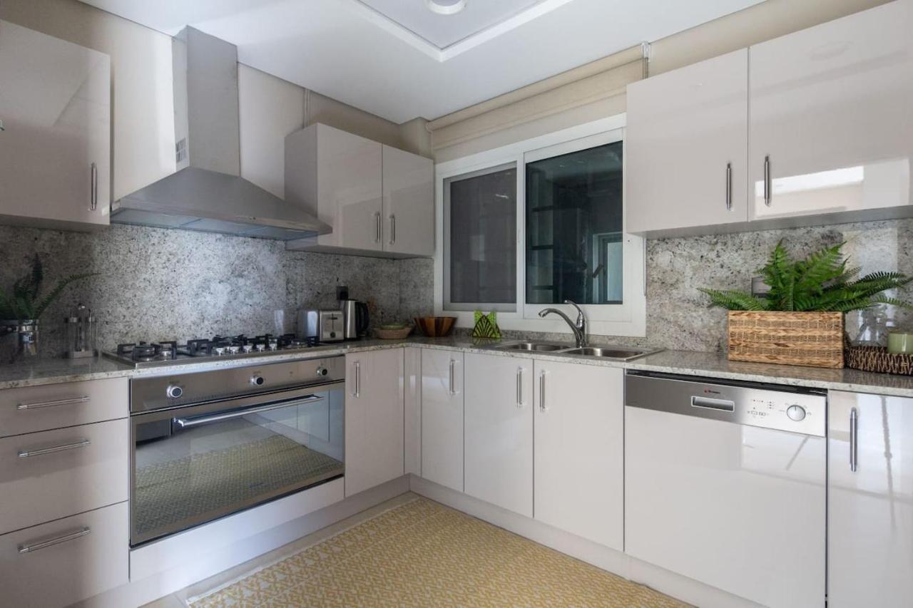 Frank Porter - Mon Reve Apartment Dubai