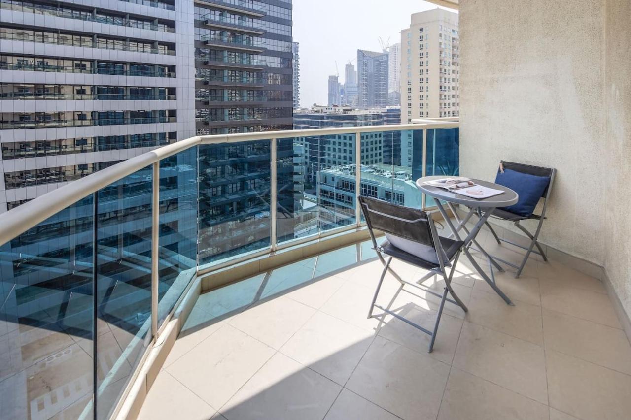 Frank Porter - Yacht Bay Apartamento