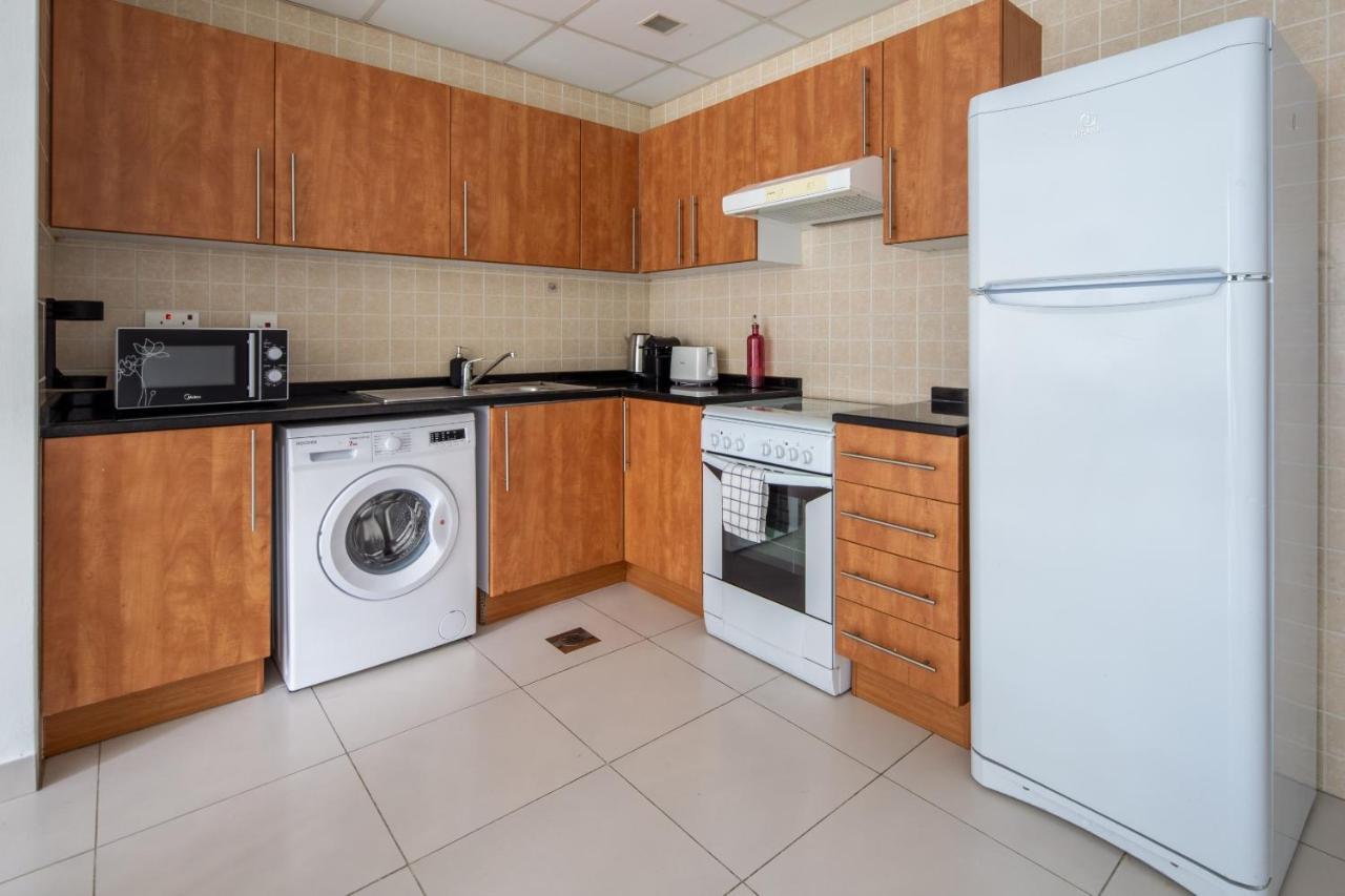 Frank Porter - Marina View Tower Apartamento