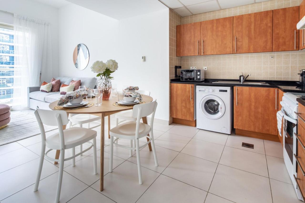 Frank Porter - Marina View Tower Apartamento